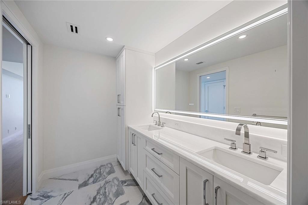 4301 Gulf Shore BLVD N # 202