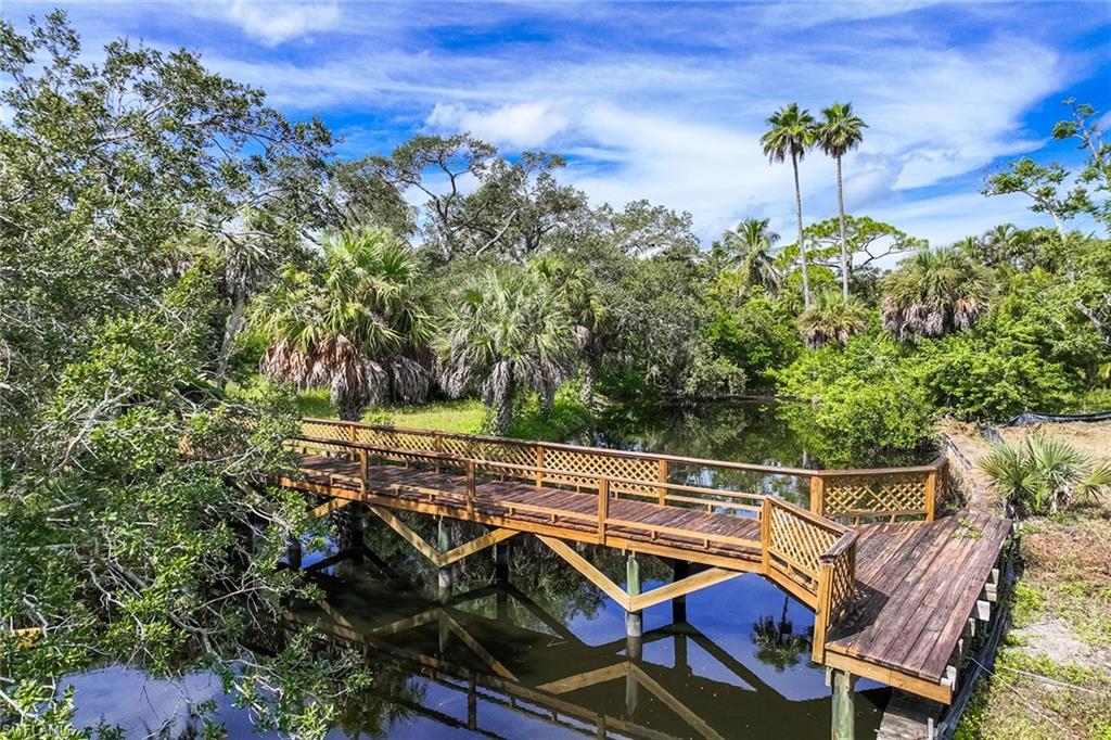 182 Cocohatchee BLVD