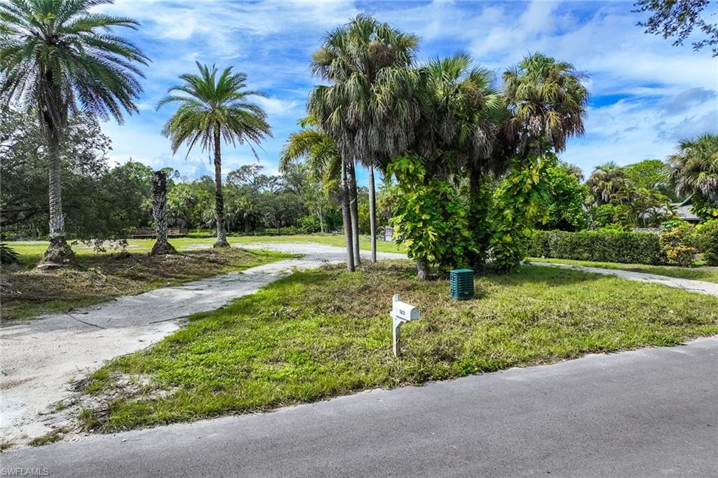 182 Cocohatchee BLVD