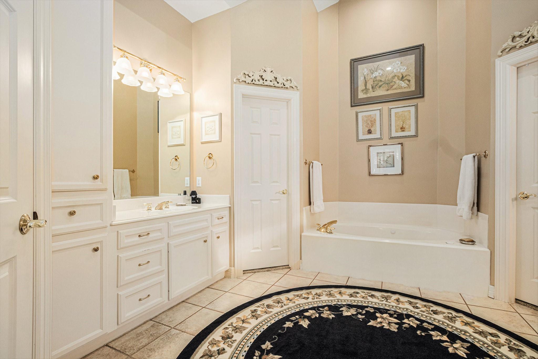 13611 N Tracewood Bend