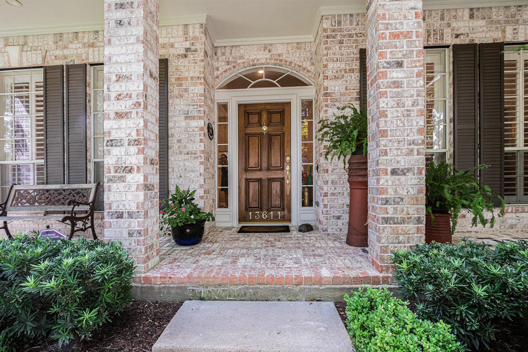13611 N Tracewood Bend
