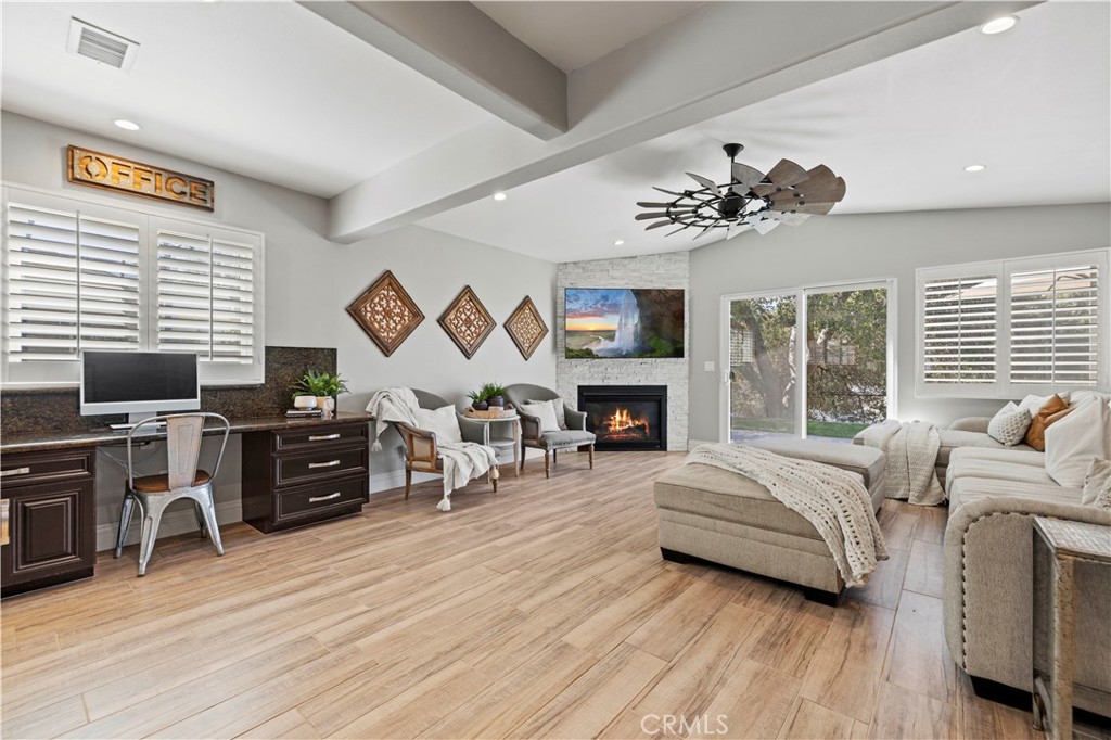 27233 Santa Clarita Rd