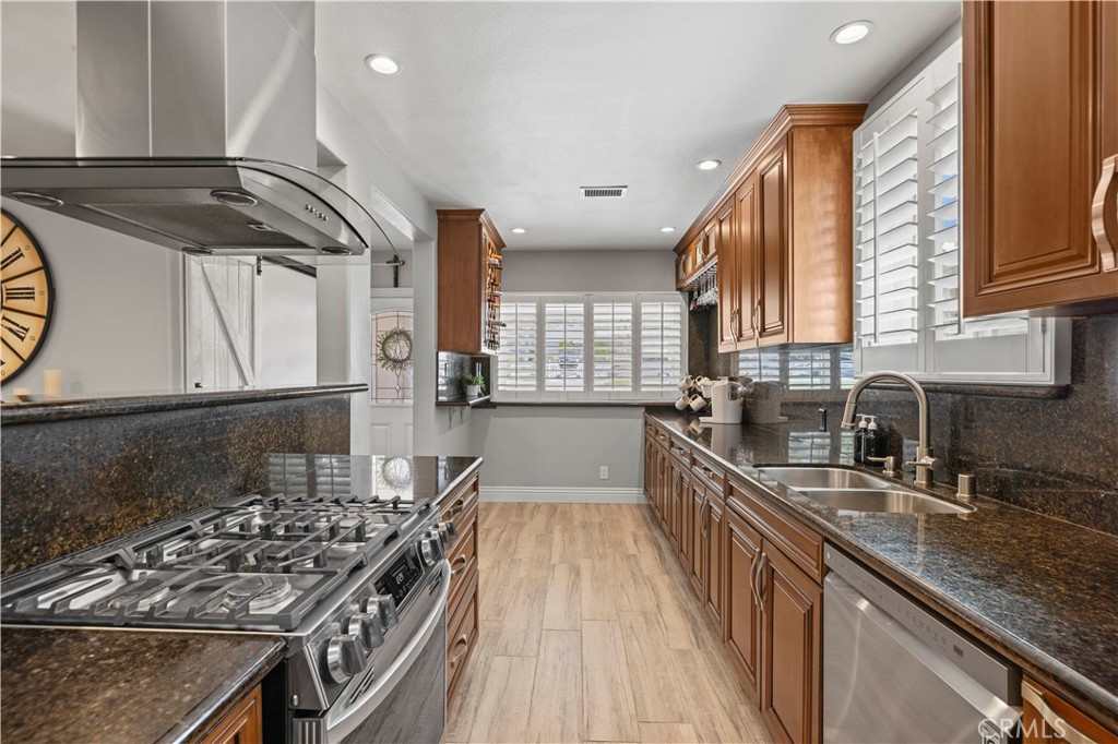 27233 Santa Clarita Rd