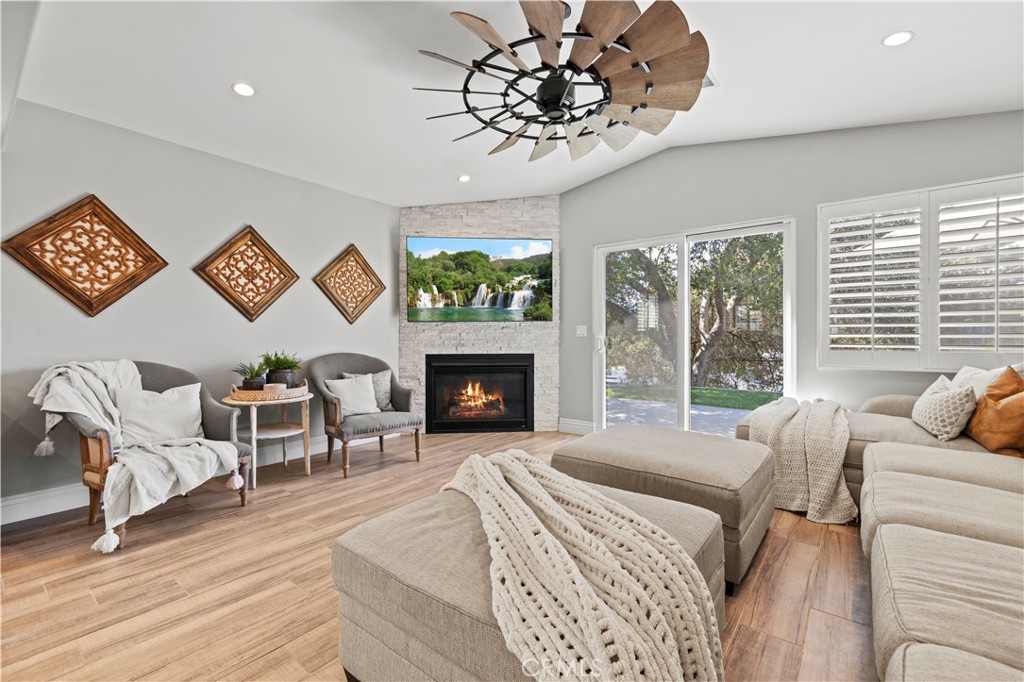 27233 Santa Clarita Rd