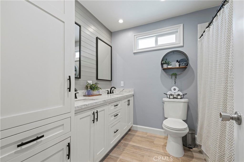 27233 Santa Clarita Rd