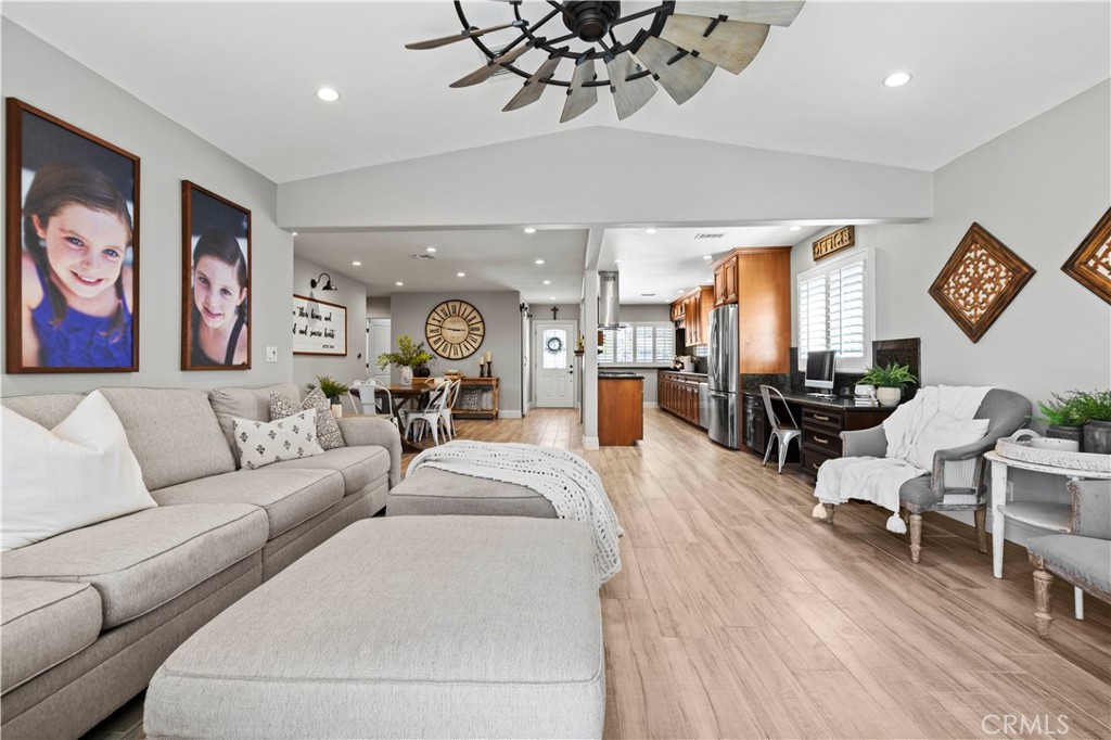 27233 Santa Clarita Rd