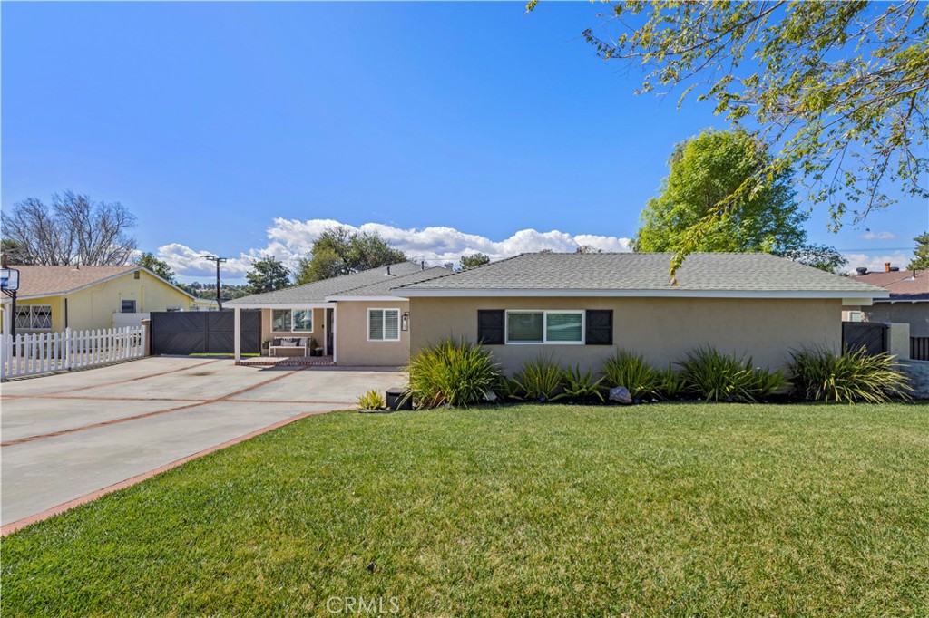 27233 Santa Clarita Rd