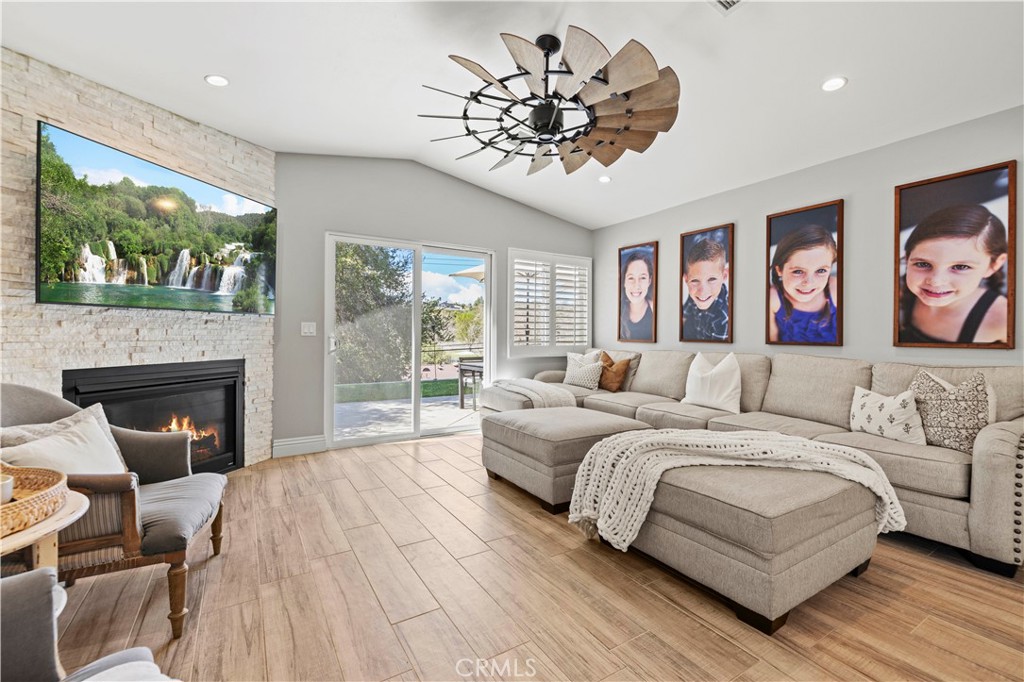 27233 Santa Clarita Rd