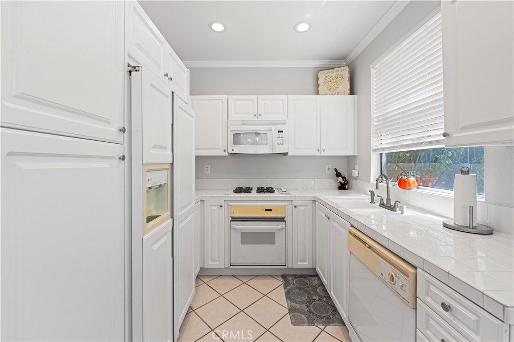 27849 Skycrest Cr