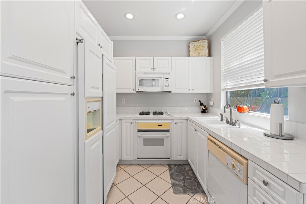 27849 Skycrest Cr