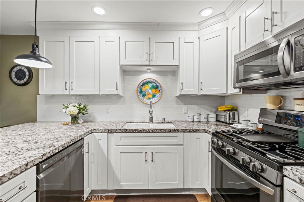 19160 Avenue Of The Oaks B