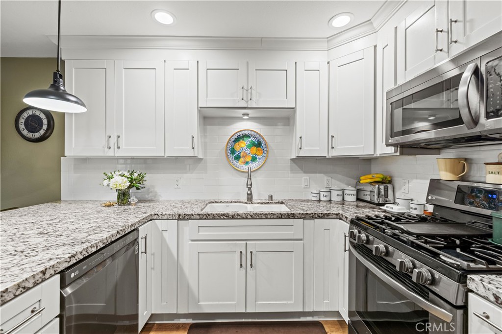 19160 Avenue Of The Oaks B