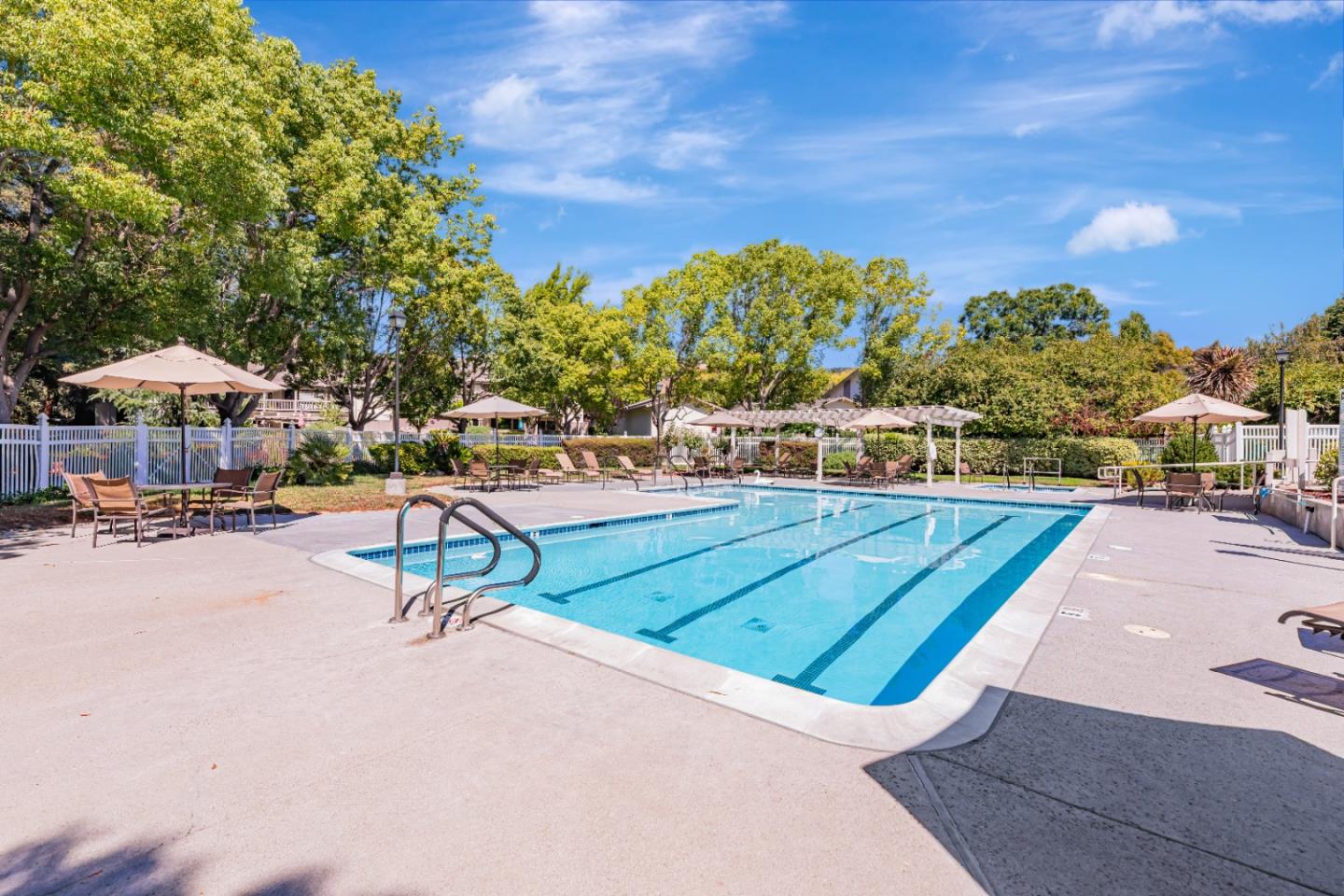 5264 Cribari Heights