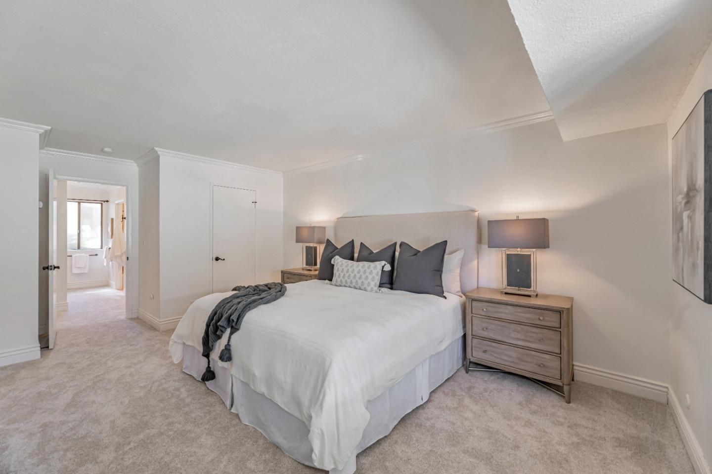 5264 Cribari Heights