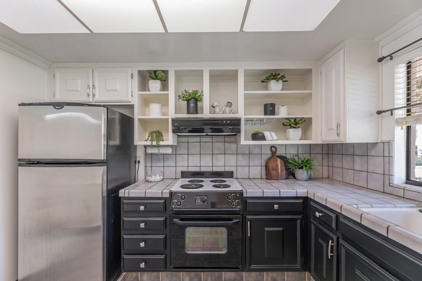 5264 Cribari Heights