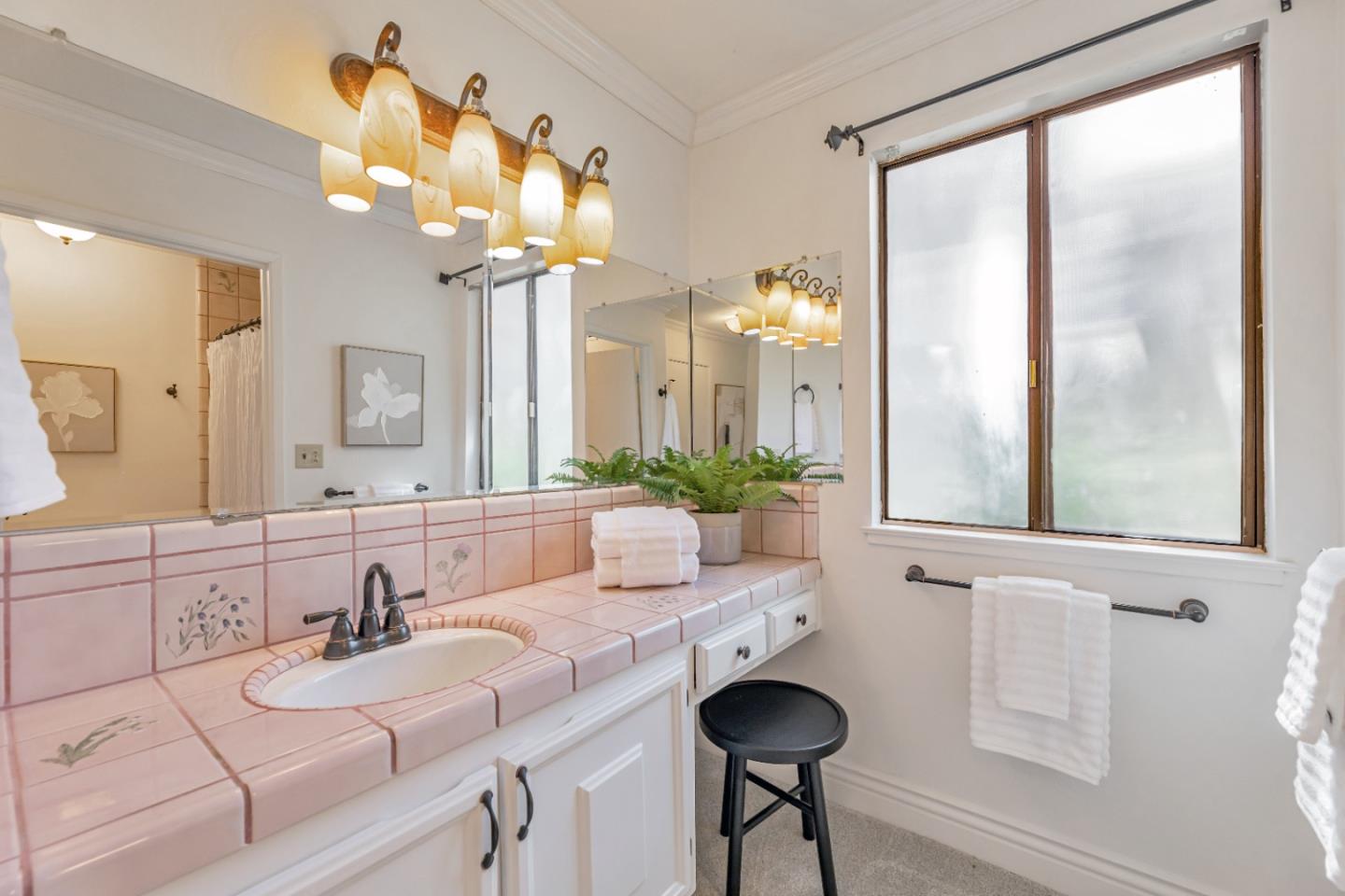 5264 Cribari Heights