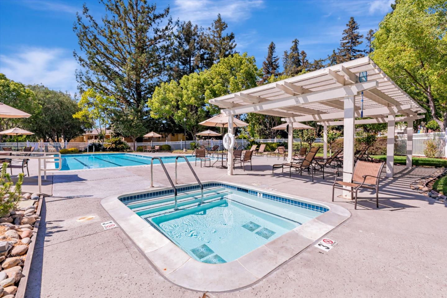 5264 Cribari Heights