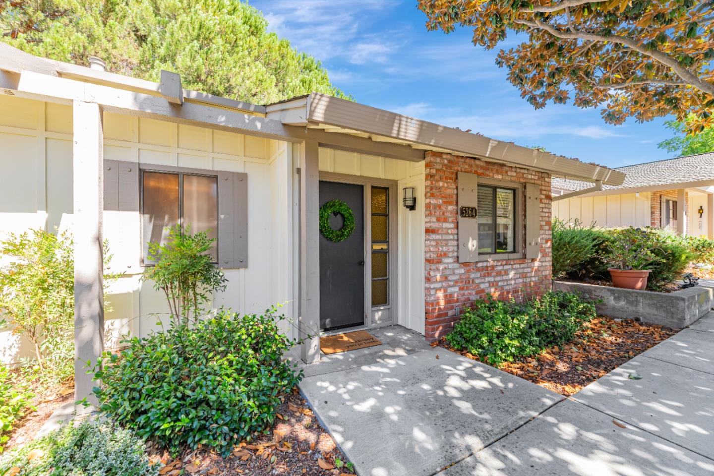 5264 Cribari Heights