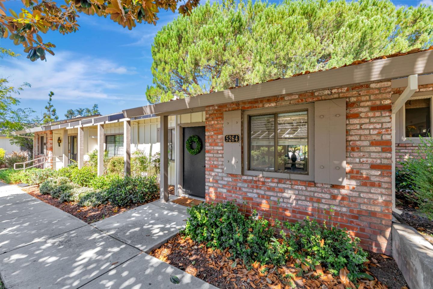 5264 Cribari Heights