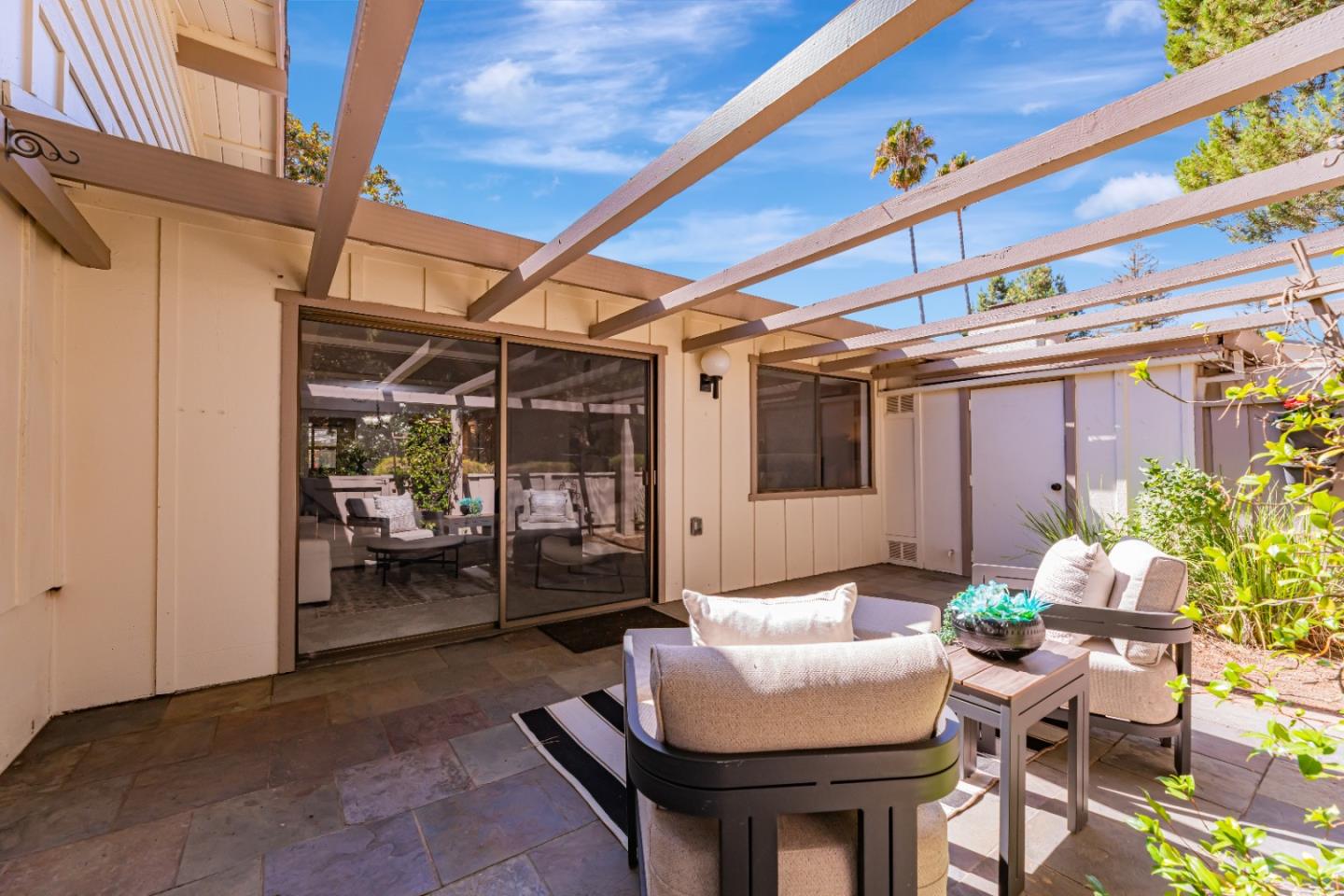 5264 Cribari Heights