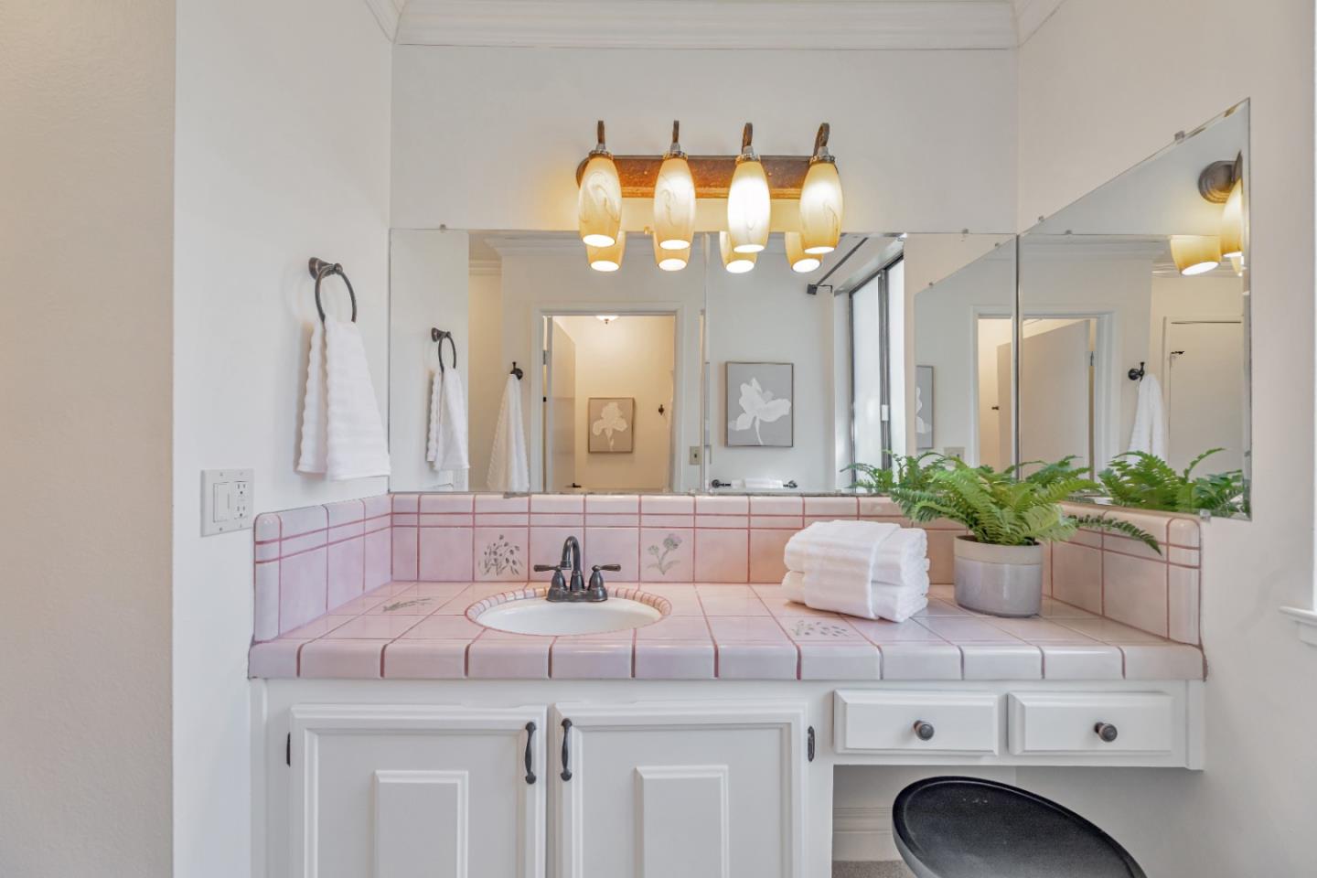 5264 Cribari Heights