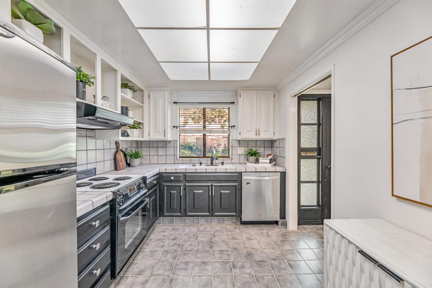 5264 Cribari Heights