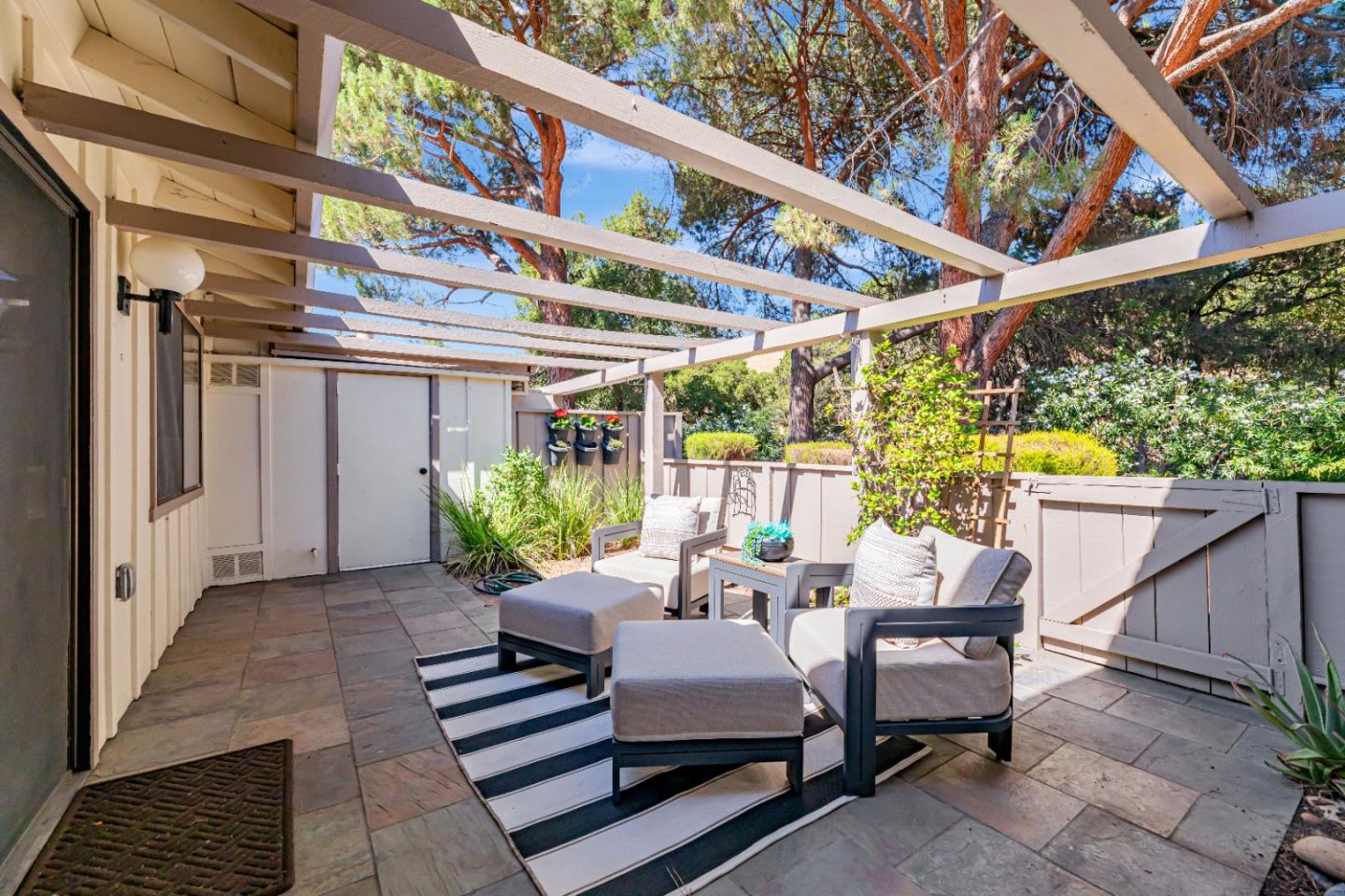 5264 Cribari Heights