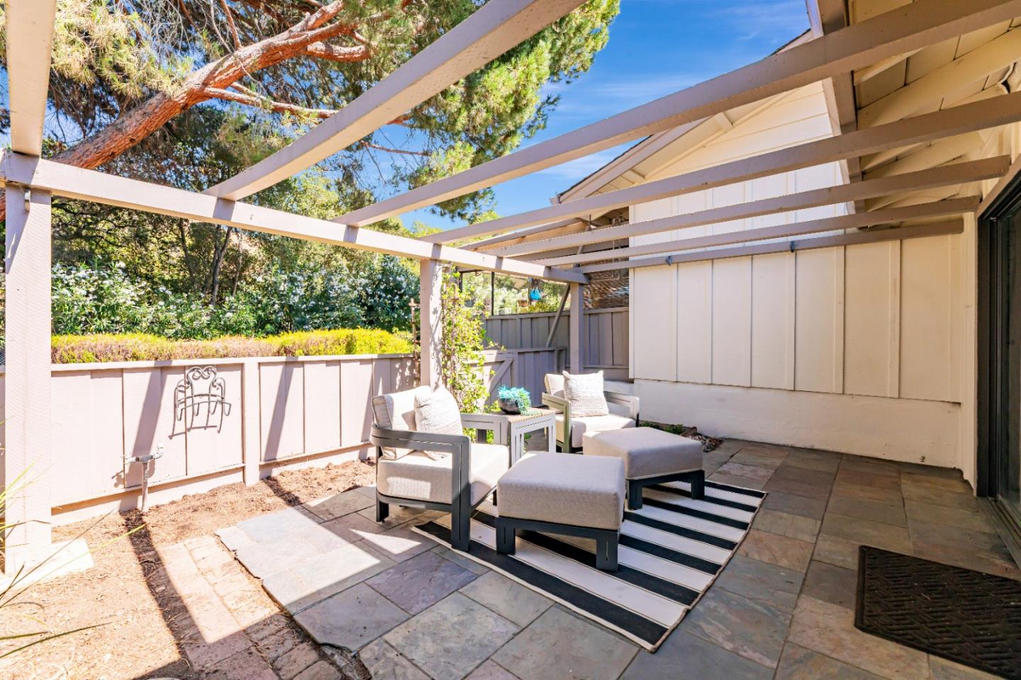 5264 Cribari Heights