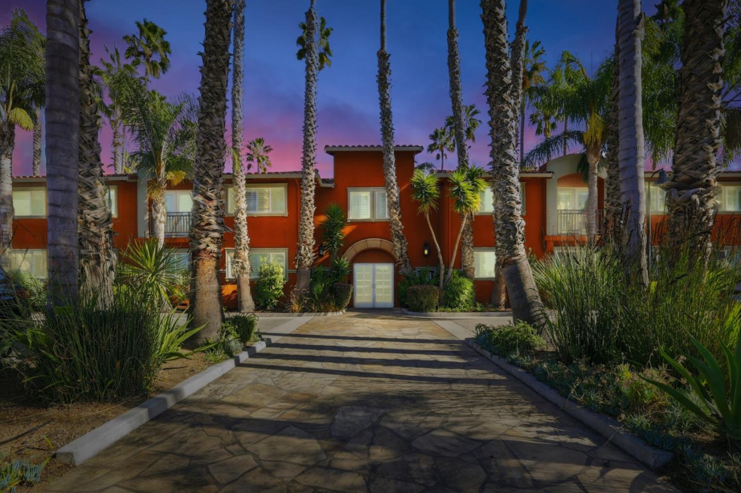 1835 Palm View Place 105