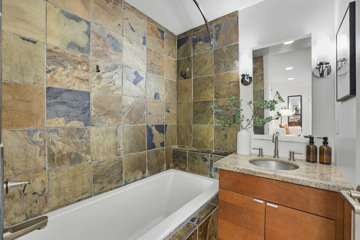 1835 Palm View Place 105