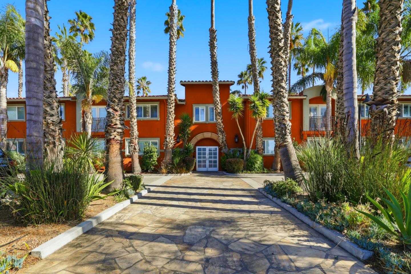 1835 Palm View Place 105