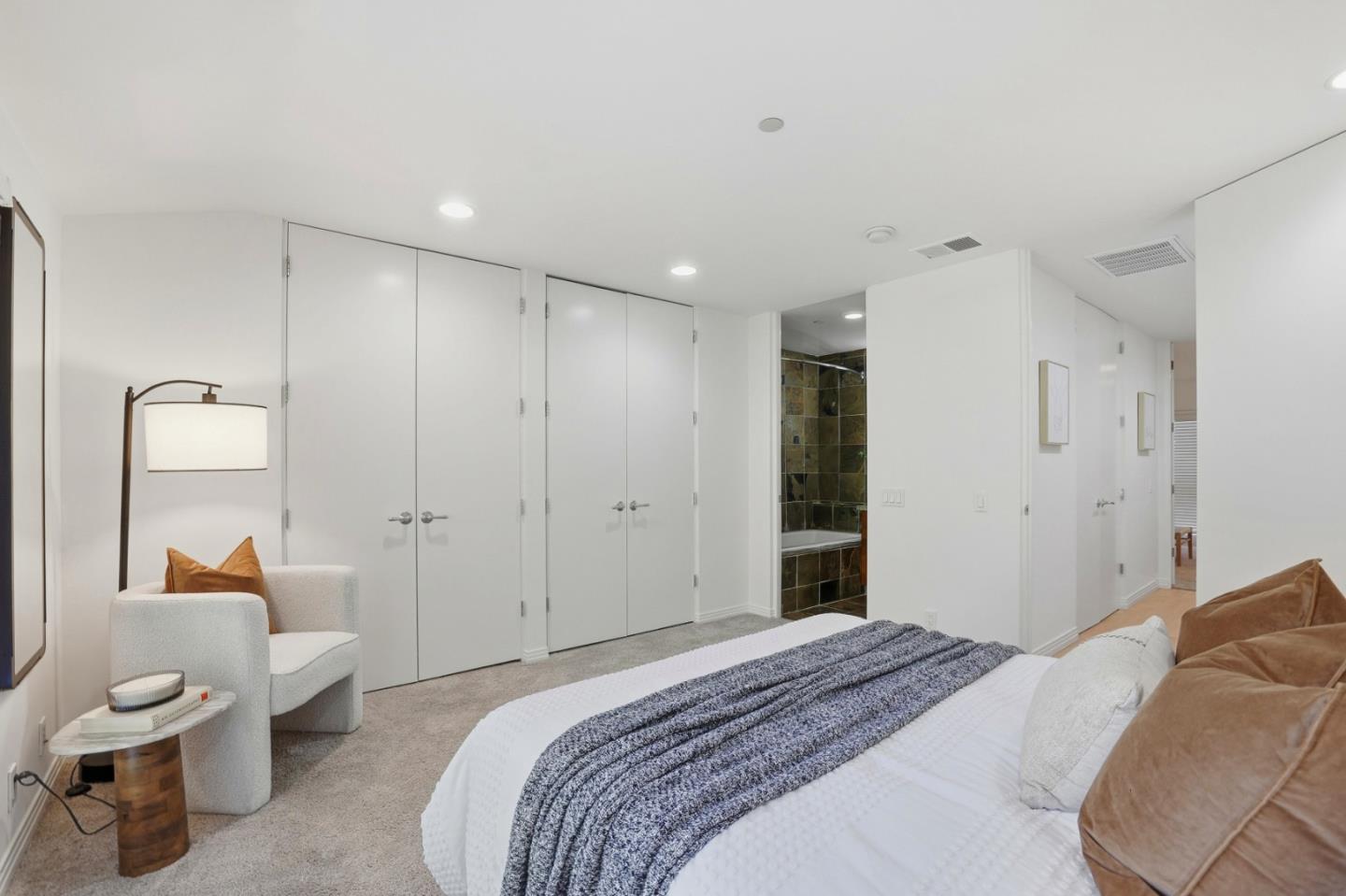 1835 Palm View Place 105