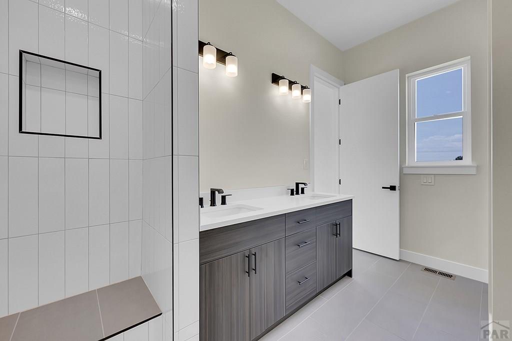 1250 W Presidio Dr