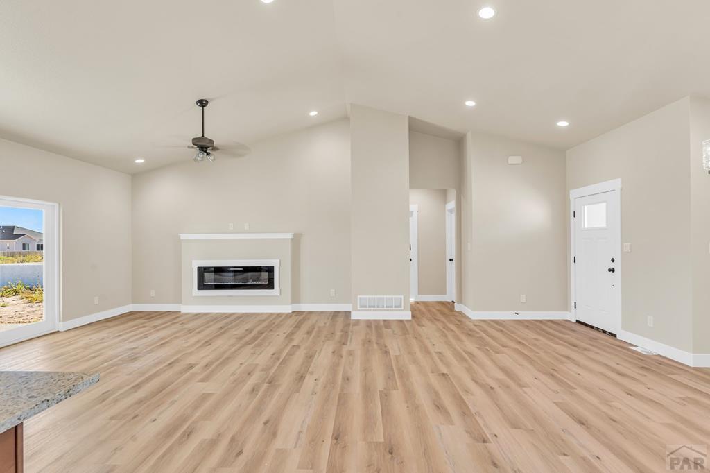 705 E Cabaret Dr