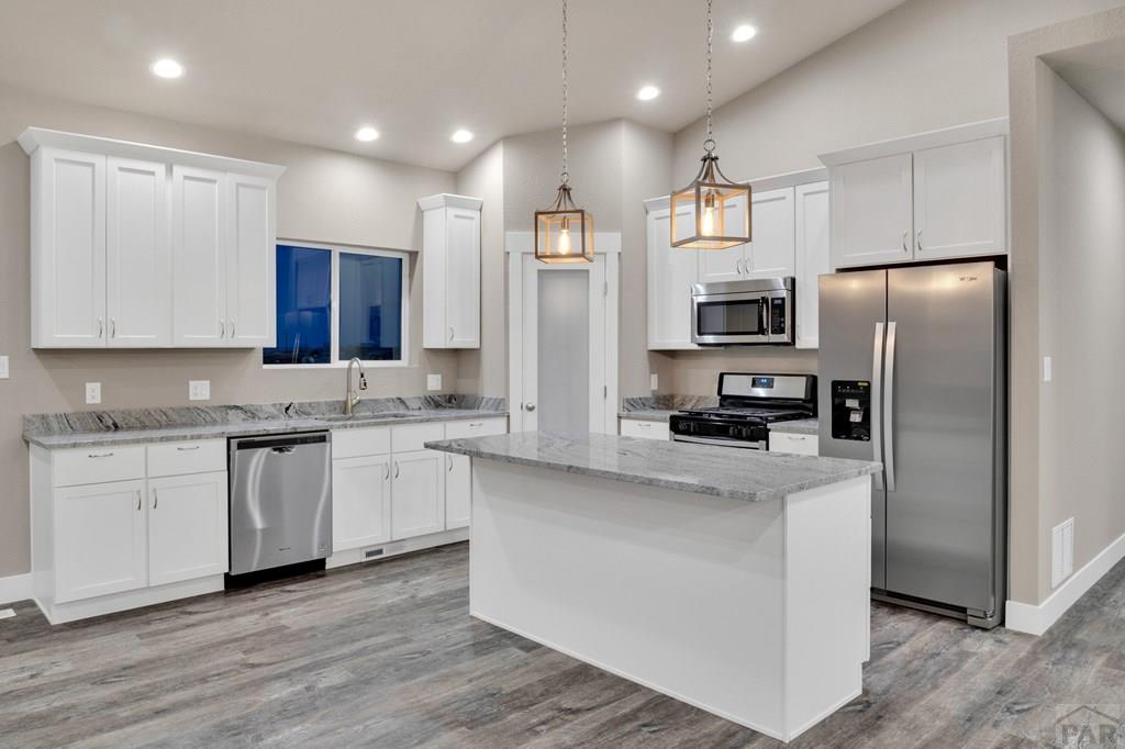 705 E Cabaret Dr