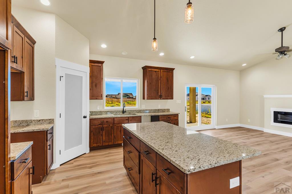 705 E Cabaret Dr