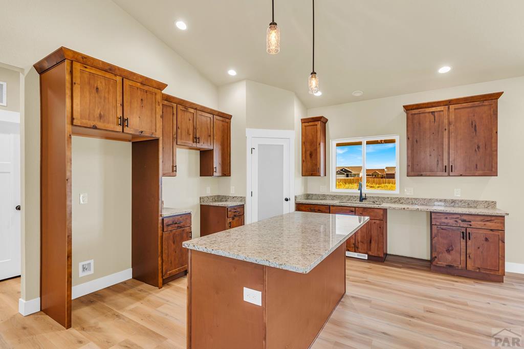 705 E Cabaret Dr
