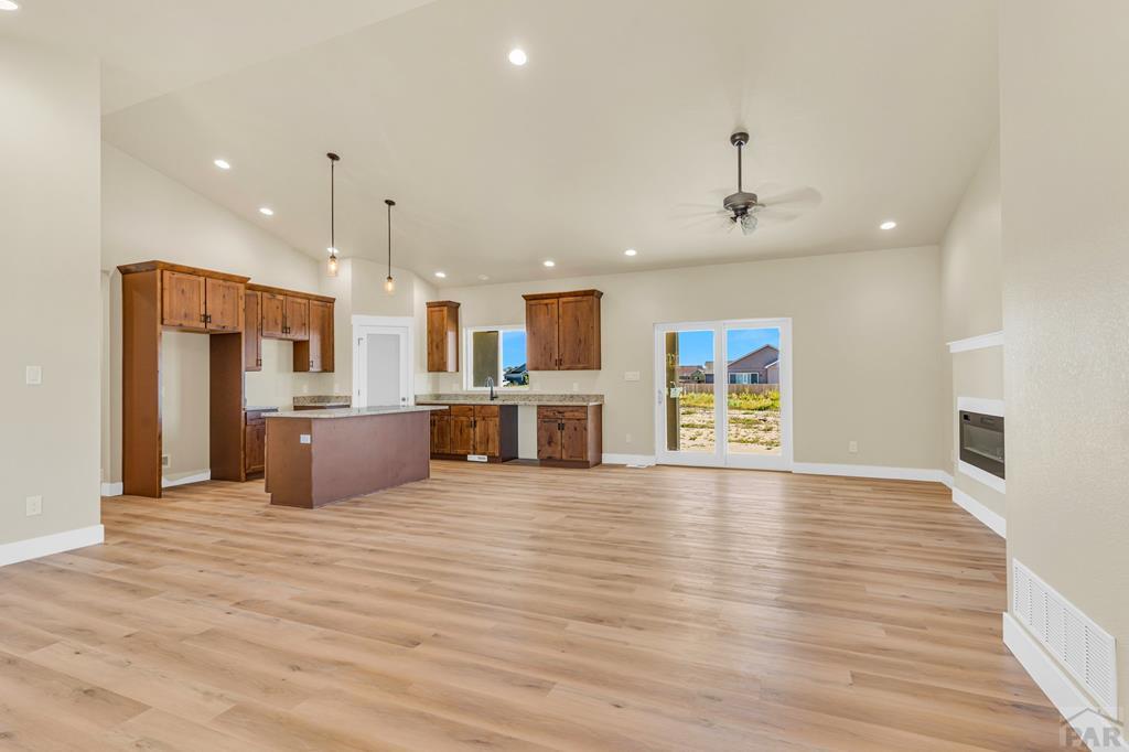 705 E Cabaret Dr