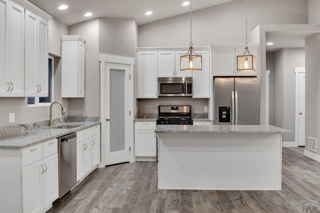 705 E Cabaret Dr