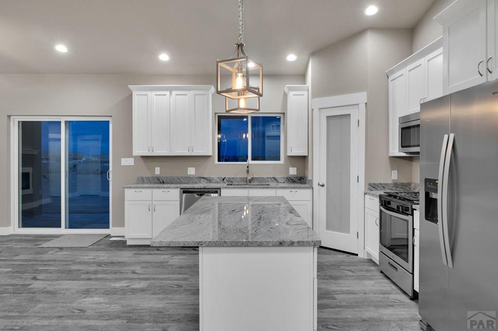 705 E Cabaret Dr