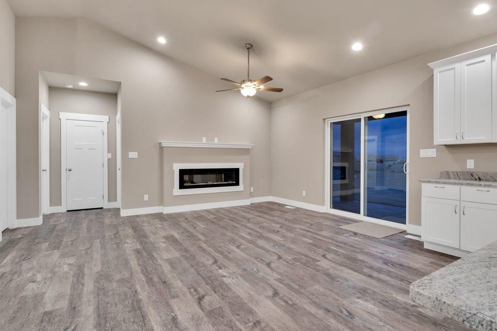 705 E Cabaret Dr