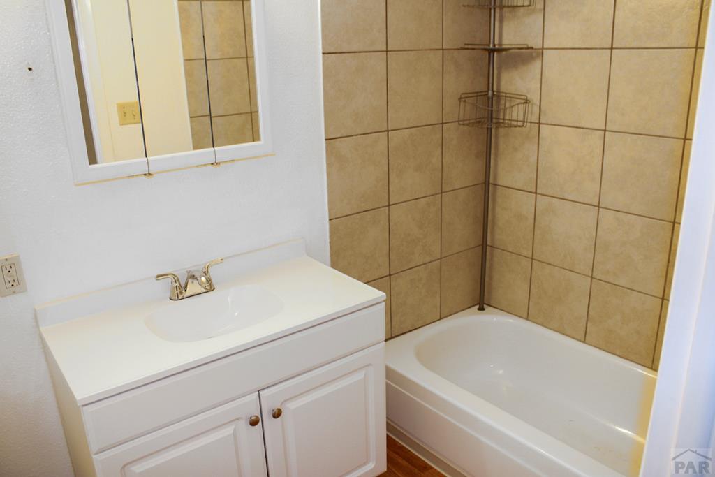 1110-112 E 6th St