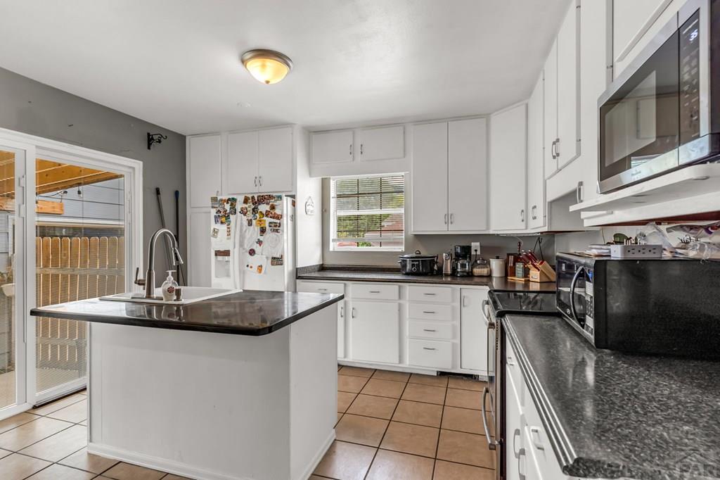 3411 Lancaster Dr