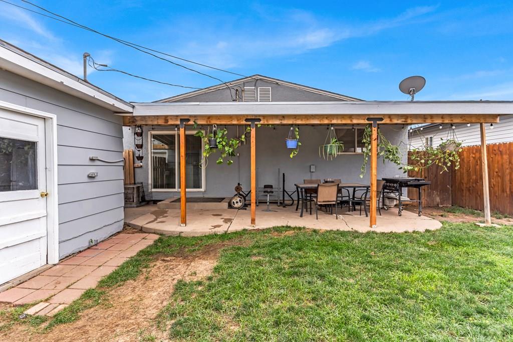 3411 Lancaster Dr