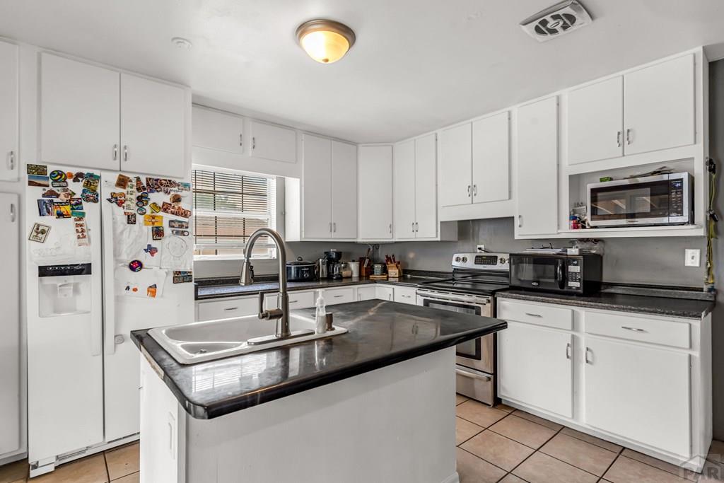 3411 Lancaster Dr