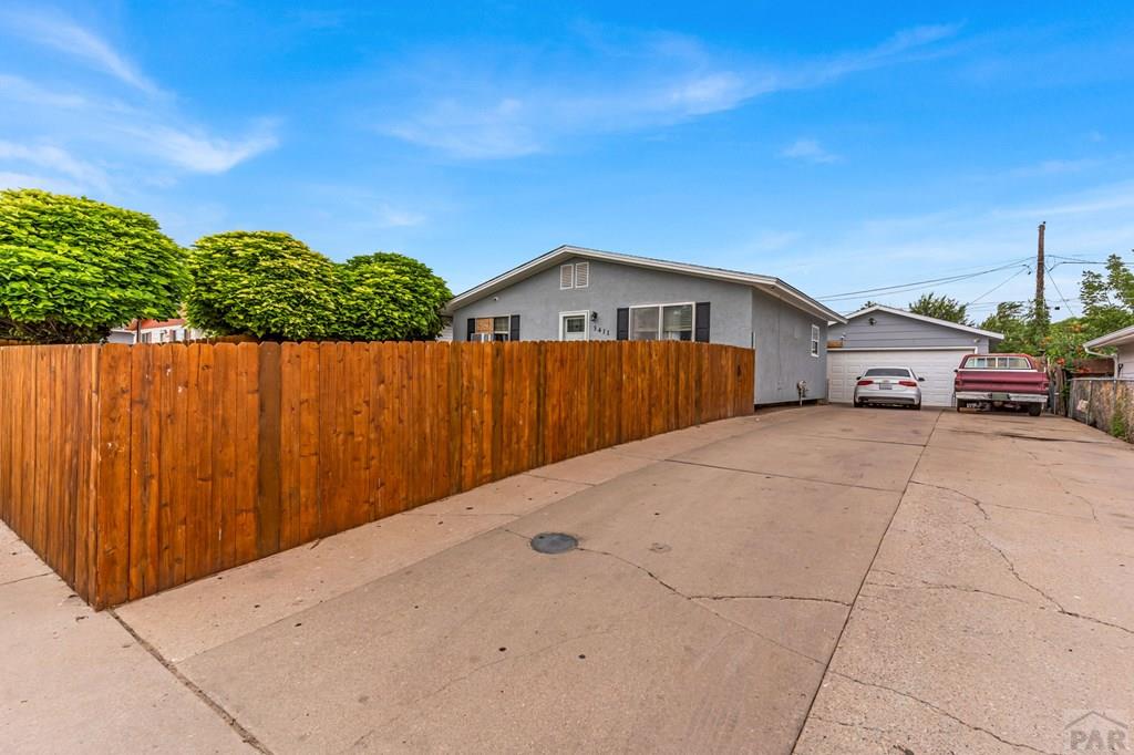 3411 Lancaster Dr