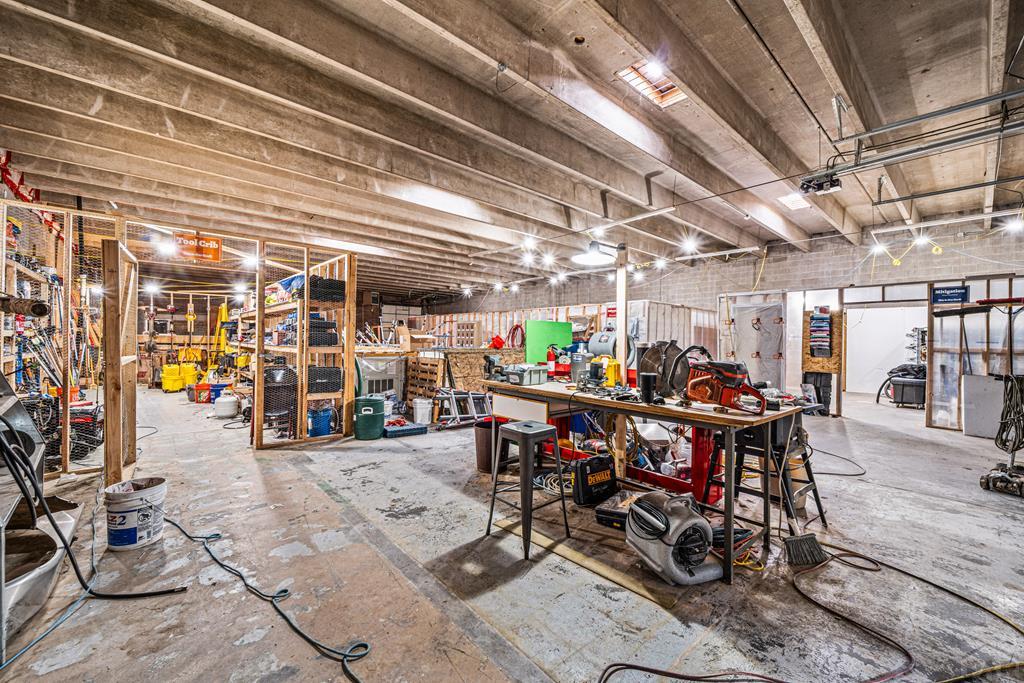 109 E Industrial Blvd