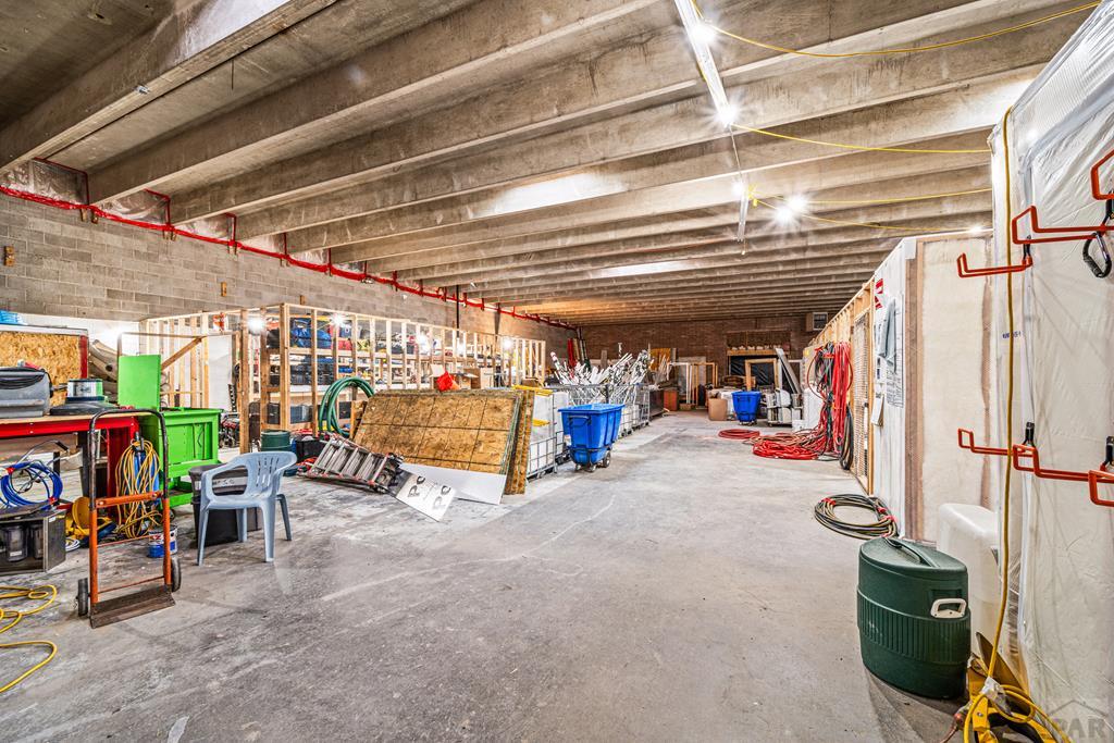 109 E Industrial Blvd