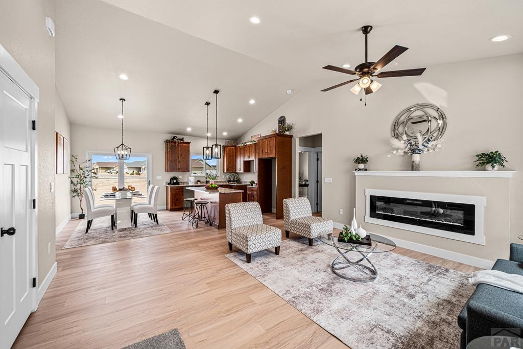 571 N Campbell Dr