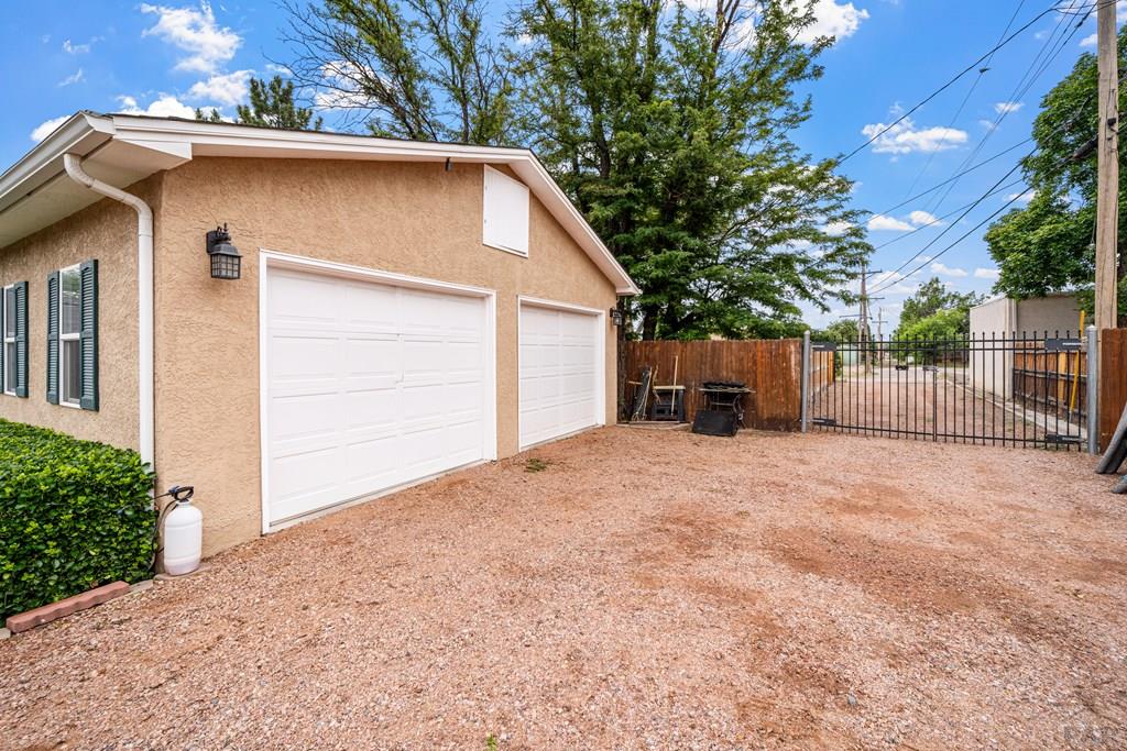 2911 Country Club Dr
